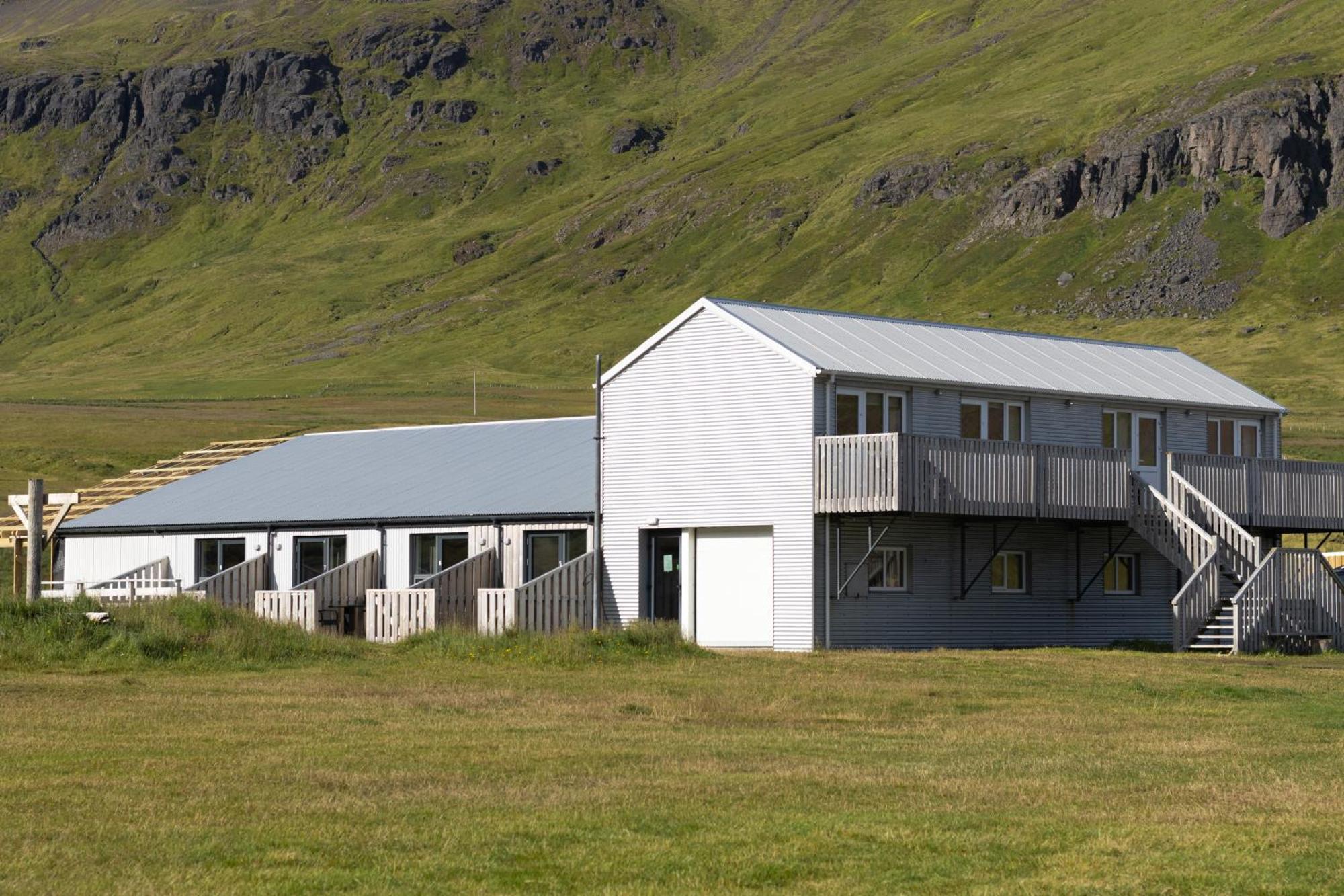 Urdartindur Guesthouse And Cottages Northurfjorthur Bagian luar foto