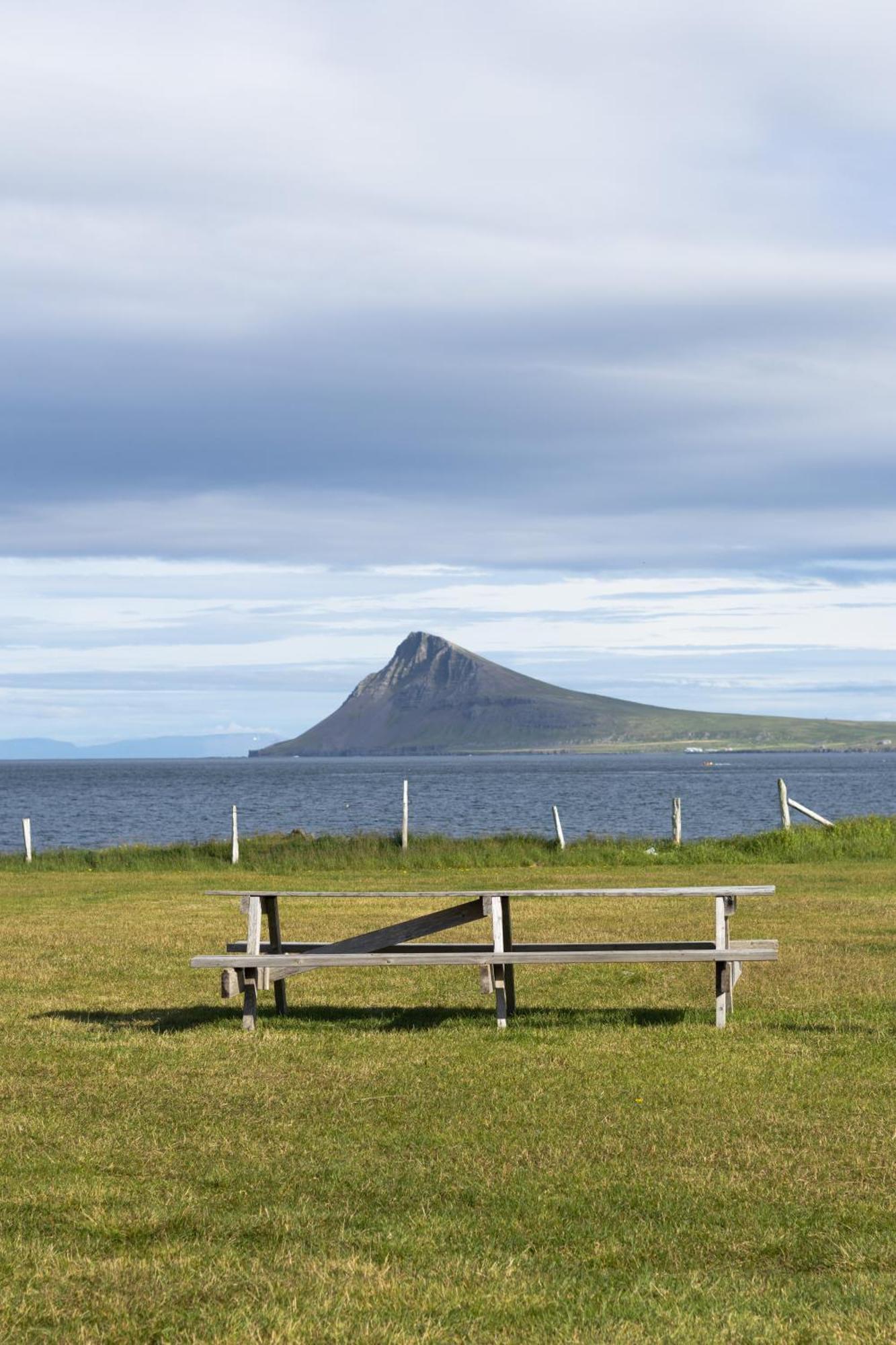 Urdartindur Guesthouse And Cottages Northurfjorthur Bagian luar foto
