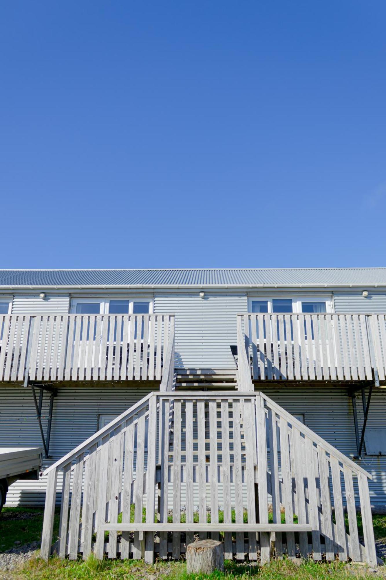 Urdartindur Guesthouse And Cottages Northurfjorthur Bagian luar foto