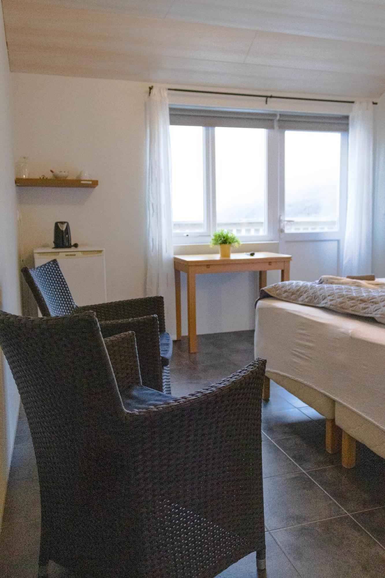 Urdartindur Guesthouse And Cottages Northurfjorthur Ruang foto