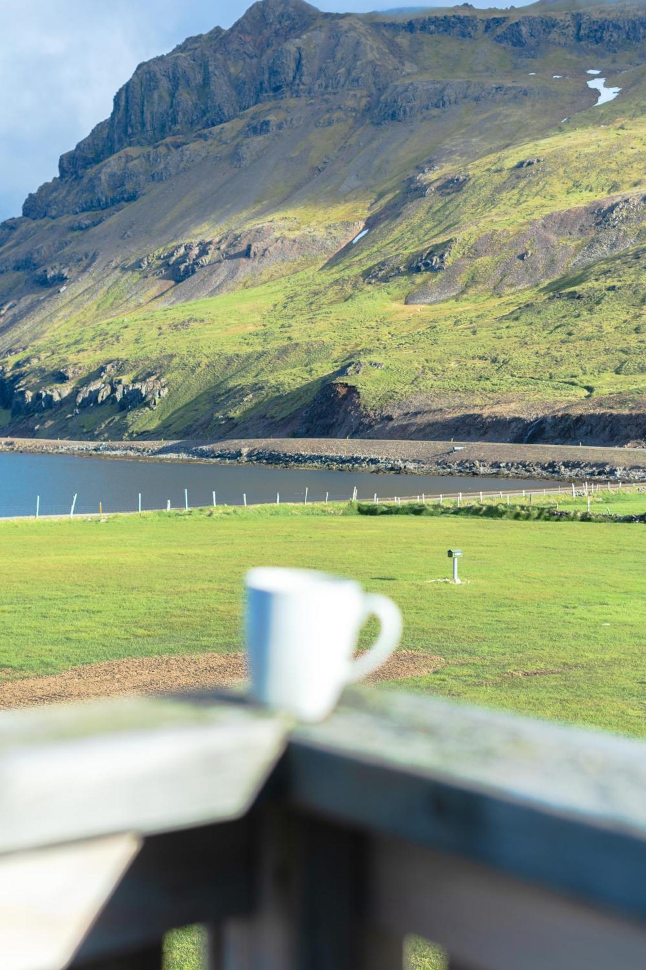 Urdartindur Guesthouse And Cottages Northurfjorthur Bagian luar foto