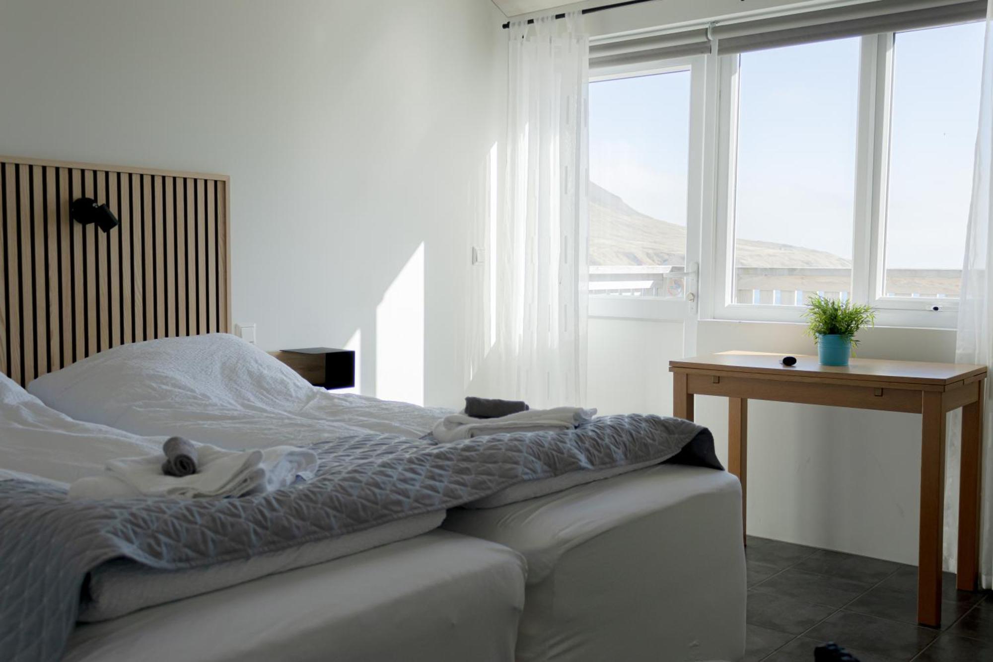Urdartindur Guesthouse And Cottages Northurfjorthur Bagian luar foto