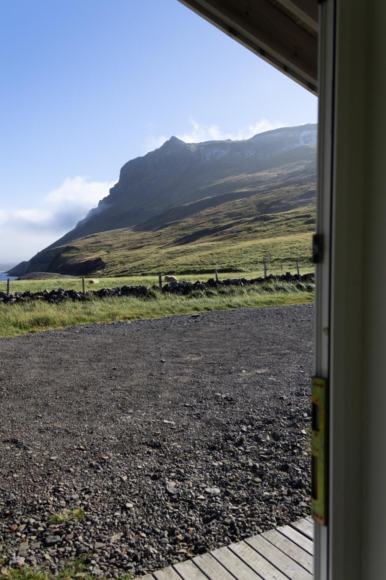Urdartindur Guesthouse And Cottages Northurfjorthur Bagian luar foto