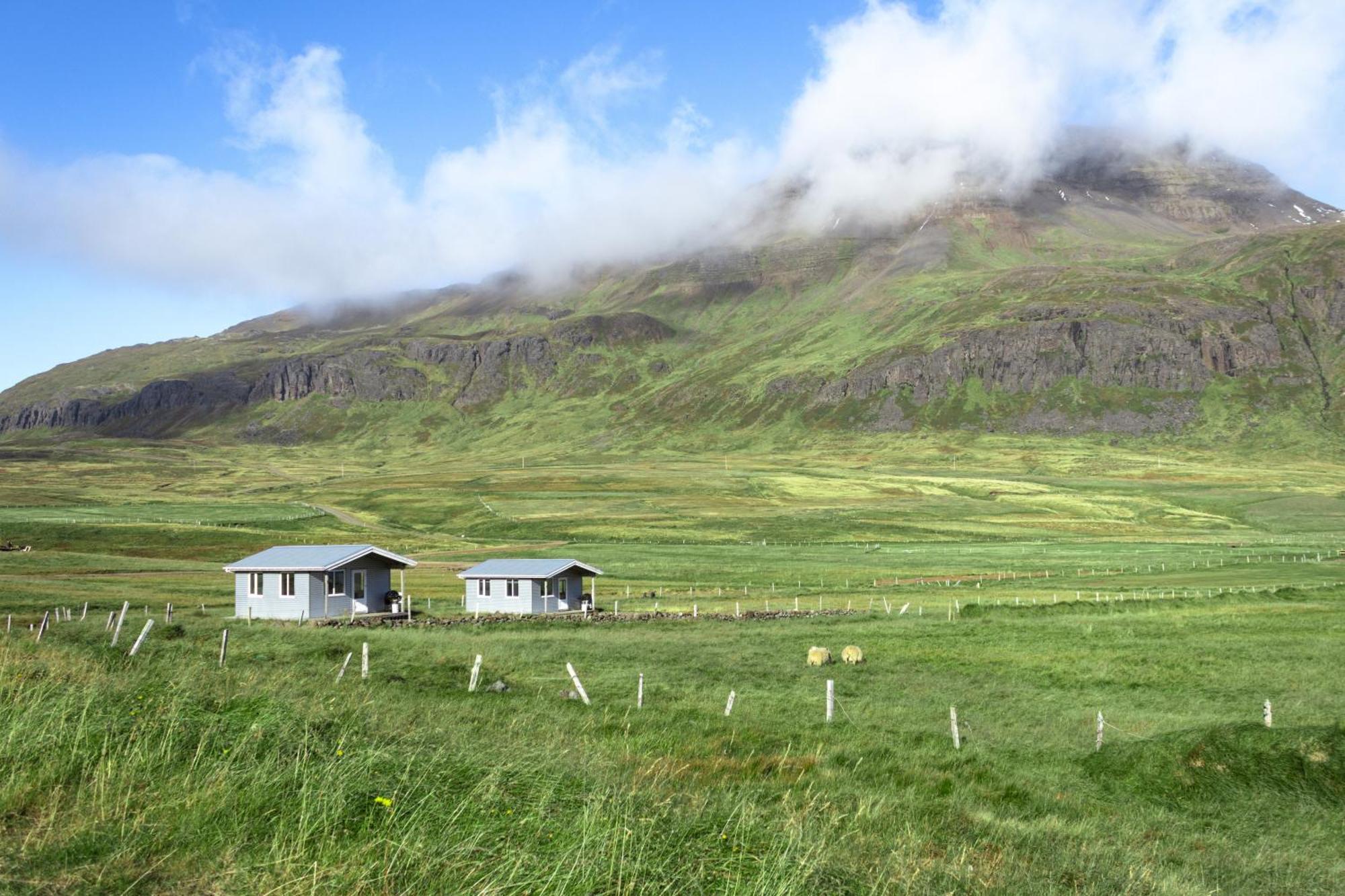 Urdartindur Guesthouse And Cottages Northurfjorthur Bagian luar foto