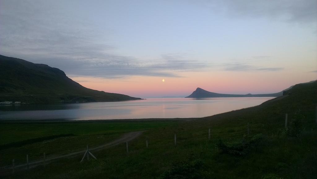 Urdartindur Guesthouse And Cottages Northurfjorthur Bagian luar foto